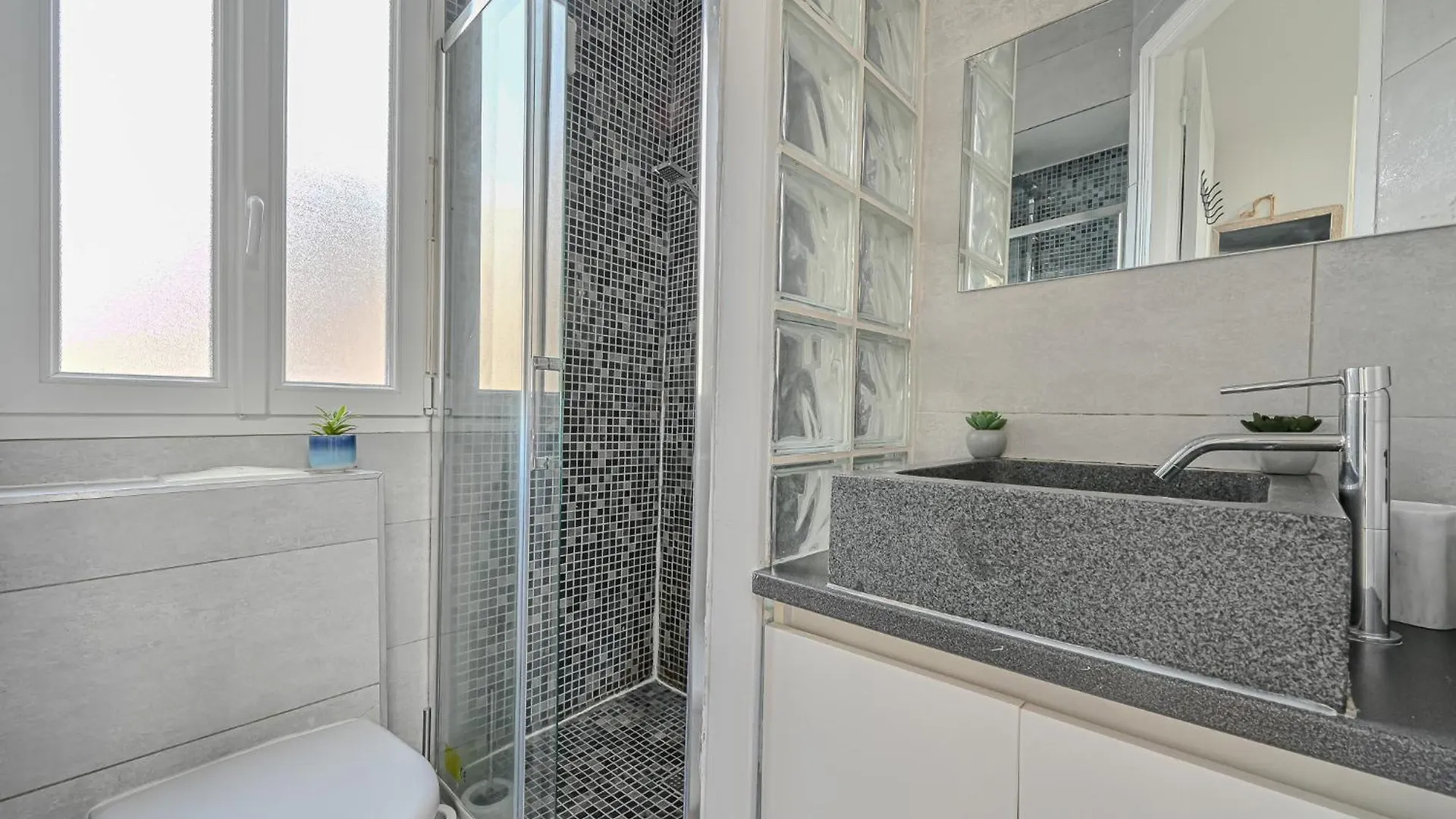 Apartment Ferienwohnung Le Poetique Niche Au Pied Du Sacre-Coeur Paris Frankreich
